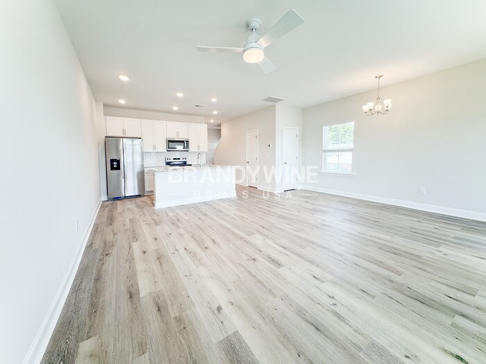Building Photo - 1004 Wildflower Dr