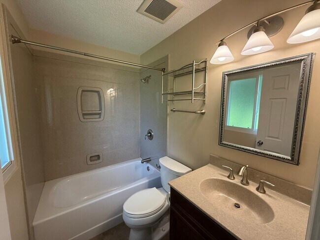 Building Photo - 5360 Glencullen Way