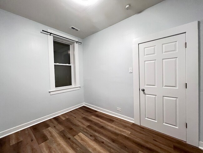 Building Photo - 7026 S Wentworth Ave