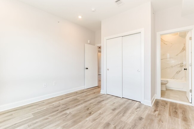 Building Photo - 953 Belmont Ave