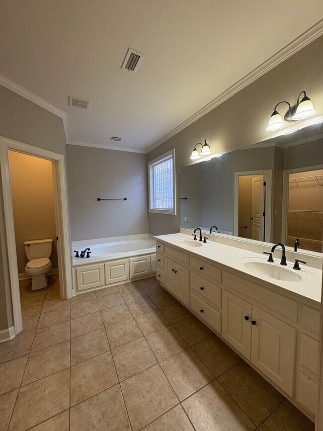 Building Photo - 540 Orchard Cir