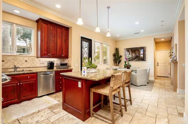 Building Photo - 301 16th St