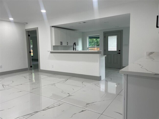 Building Photo - 7005 Kopman Dr