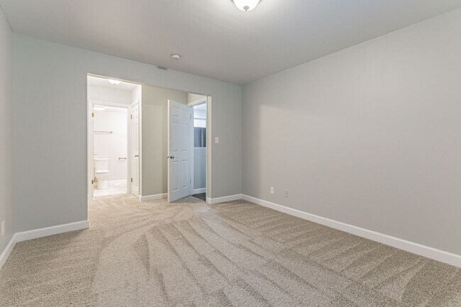 Building Photo - Completely renvovated 2 bedroom/2 bathroom...