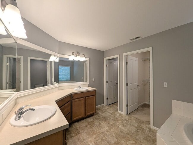 Building Photo - 4Bd/2.5Ba Lake Stevens House