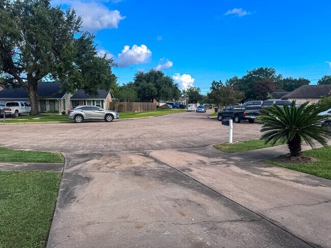 Building Photo - 14418 Moorfield Dr