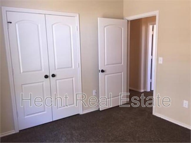 Building Photo - 684 Creekside Cir