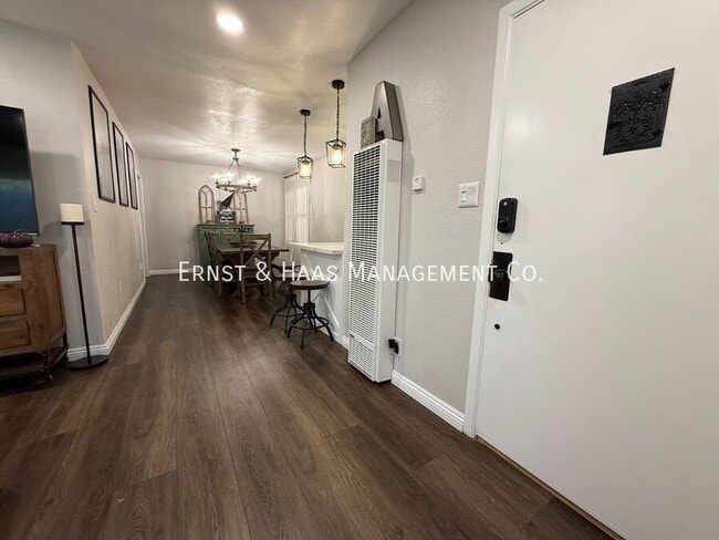 Building Photo - 1120 East E Street