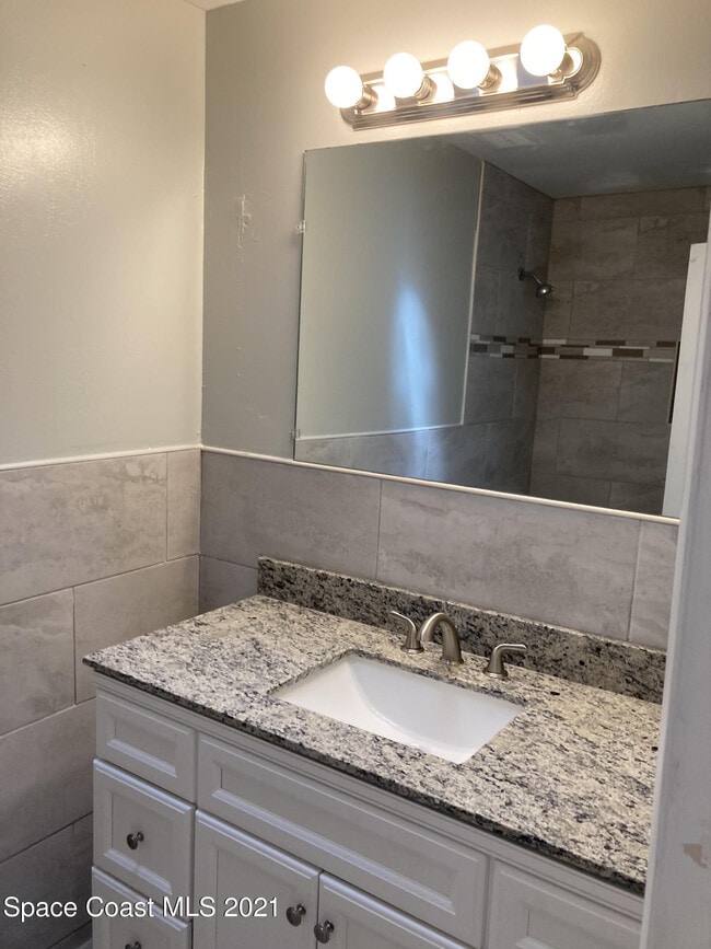 Building Photo - 988 Nicklaus Dr