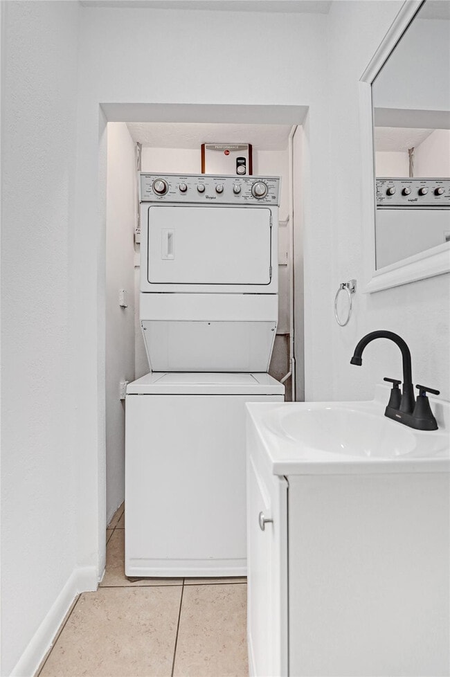 Building Photo - 6101 NE 7th Ave