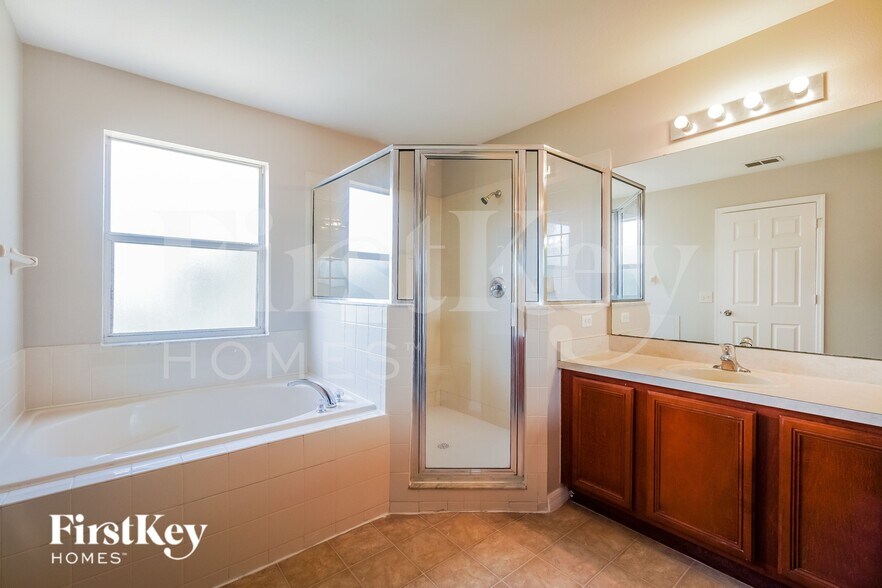 Building Photo - 660 Floridian Dr