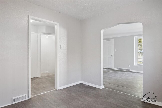 Building Photo - 18330/18332 Kelly Rd - Naama Cohen