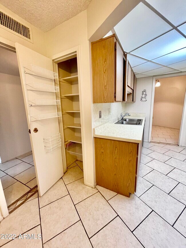 Building Photo - 10867 W Emerald Dr