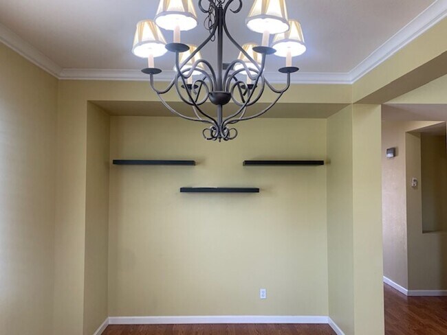 Building Photo - A SUPERB AND STUNNING 4 BEDROOM HOME IN TR...