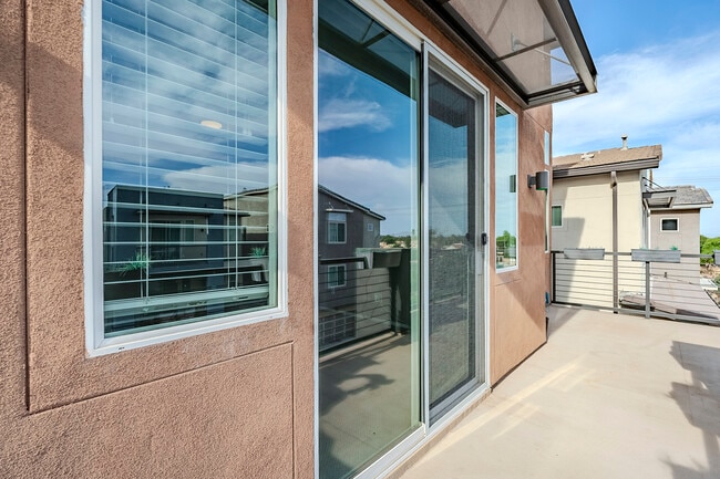 Building Photo - 7050 W Carter Dr