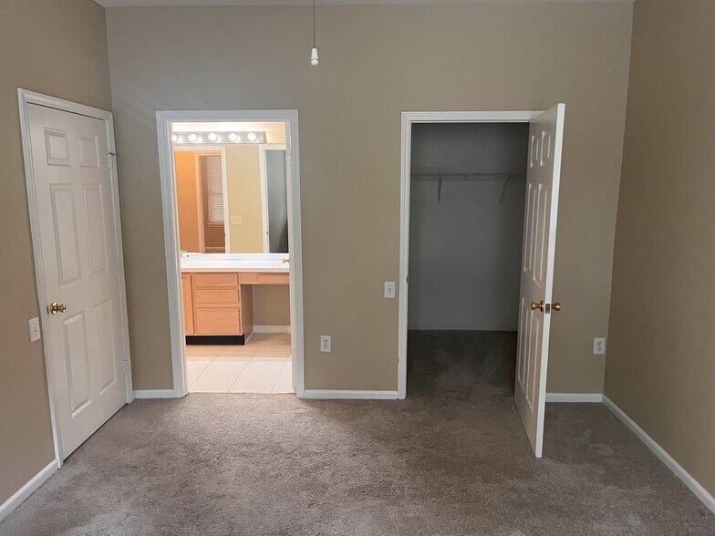 3rd Bedroom - 10550 Baymeadows Rd