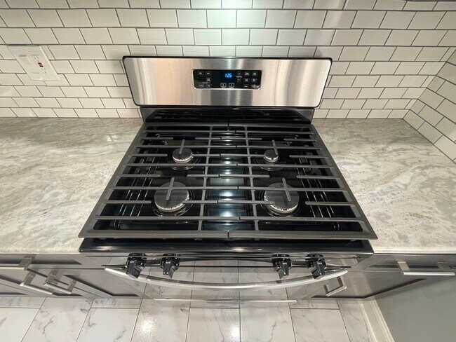 Building Photo - 1611 S Yewdall St