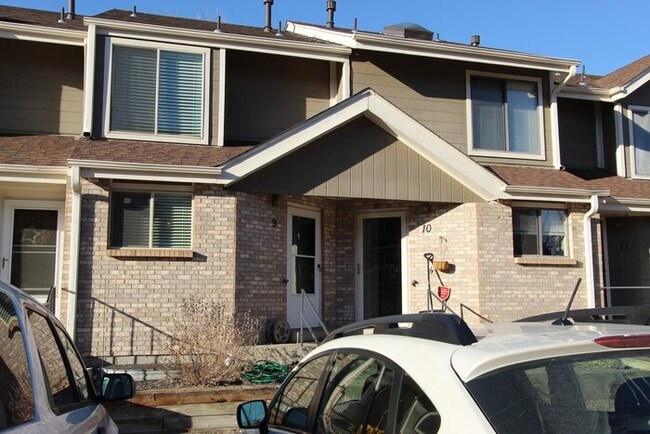 Building Photo - Spacious 3BR Lakewood Townhome w/ Bonus Sp...