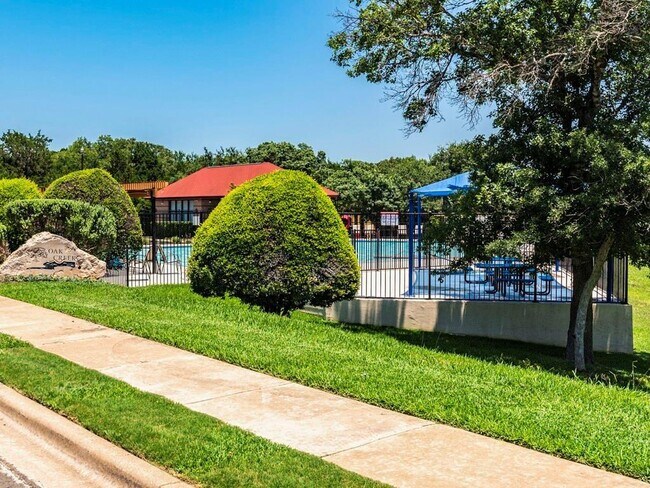 Building Photo - 1104 Quail Ln