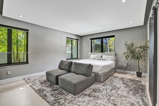 Building Photo - 5735 N Bay Rd