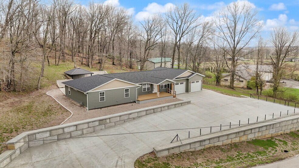 Building Photo - 1578 E 100 N