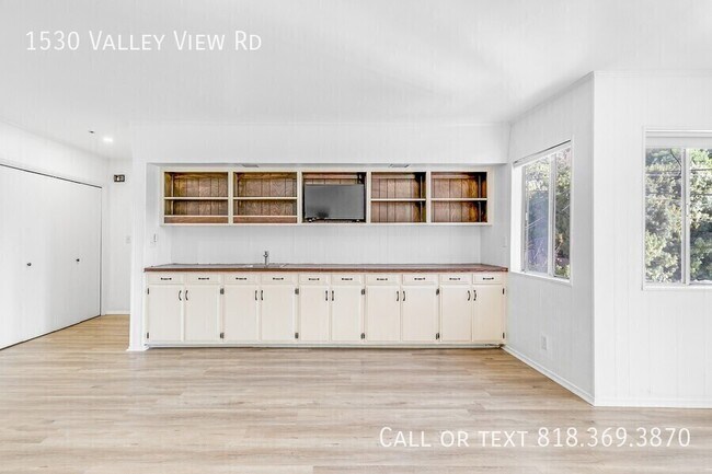 Building Photo - 1530 Valley View Rd