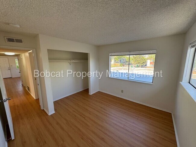 Building Photo - 1501 N Edmonds Dr
