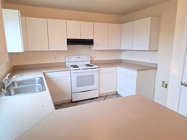 Building Photo - ~~$300 Off 3rd Months Rent~~Spacious 4 bed...