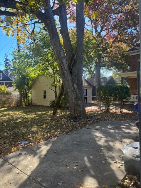 Building Photo - 4235 Glendale Ave