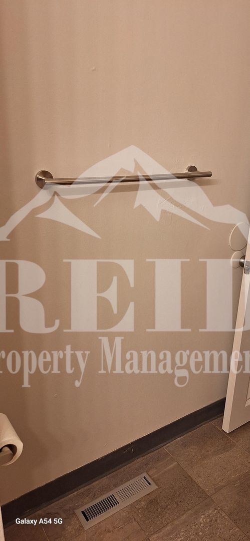 Building Photo - East Bremerton Rambler - 3 Bed 1 Bath with Garage and Carport Parking