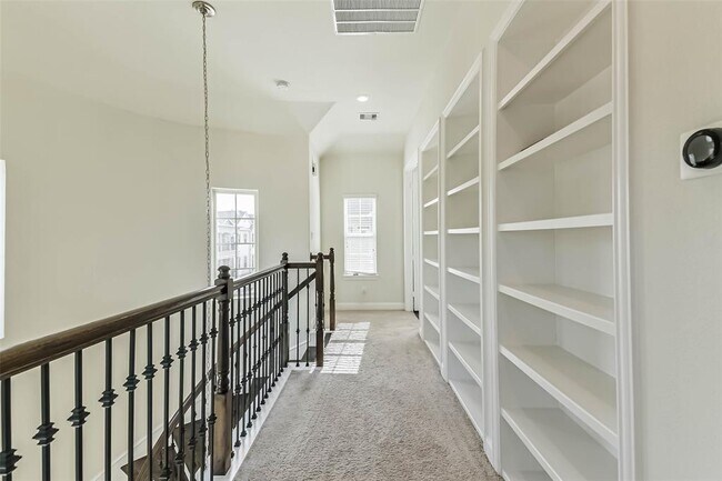 Building Photo - 1752 Monarch Ridge Dr
