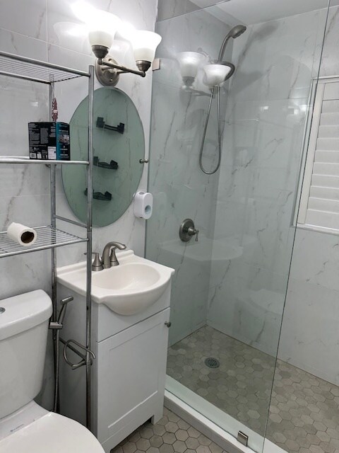 Building Photo - 218 E 18th St