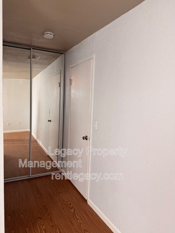 Building Photo - 7 Lancaster Cir