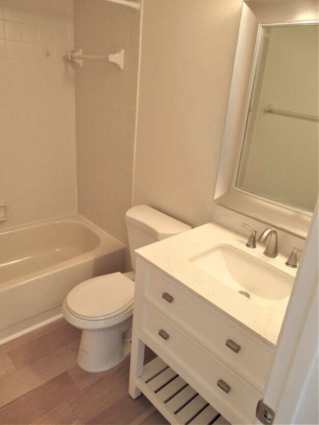Building Photo - Water/Pool Front 2/2 Annual Unfurnished Condo 3rd  Floor Villa Palma Del Mar