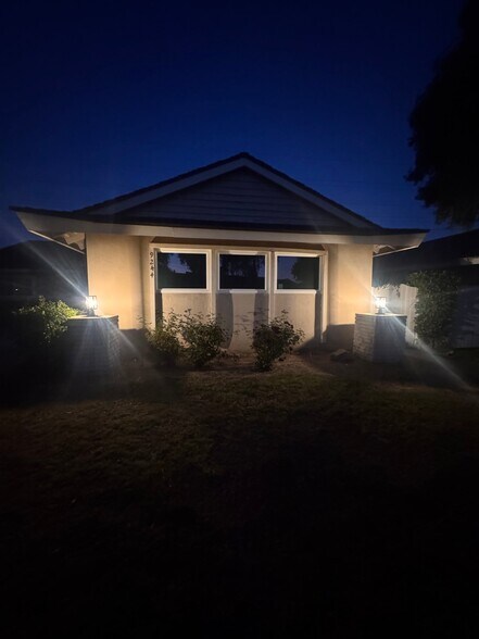 Building Photo - 9244 Crebs Ave