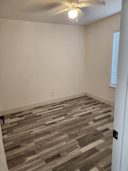 Building Photo - 830 N Ferger Ave