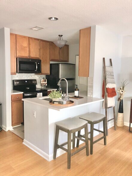 kitchen - 264 Alexandra Dr