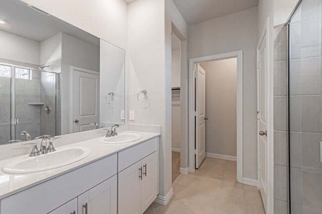 Building Photo - 801 Leavenworth Dr