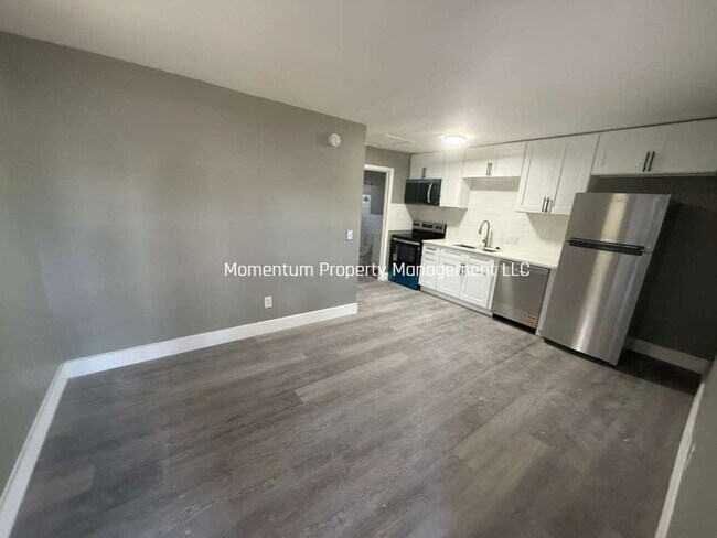 Building Photo - Beautiful, FULLY REMODELED & UPGRADED 1/1