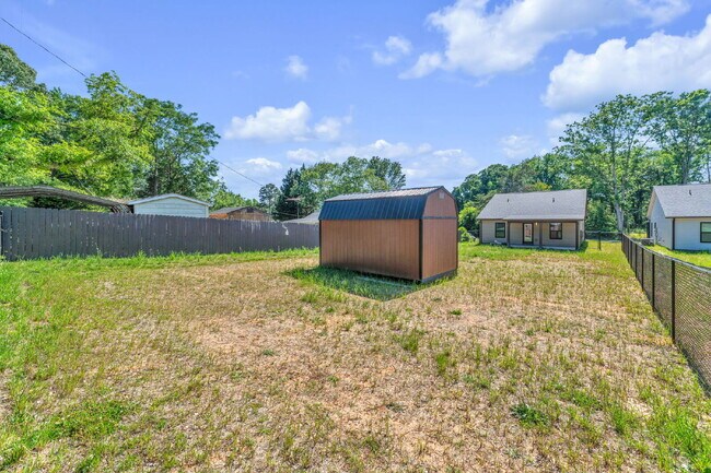 Building Photo - Updated 3BR/2BA Home with Fully Fenced Yard & Bonus Storage Shed! $1,625/mo rent