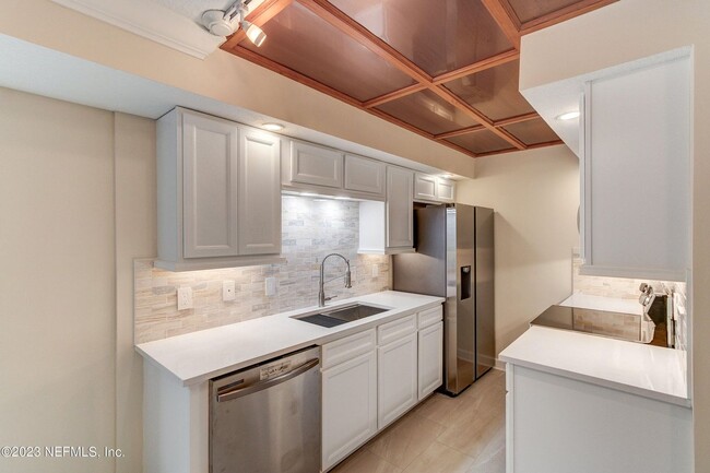 Building Photo - This beautifully remodeled 2 bedroom, 2 ba...
