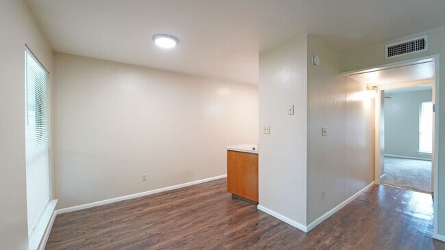 Building Photo - MOVE IN SPECIAL!! FOR LEASE! 2 Bedroom - 1 Bath -  Town House Apartments!