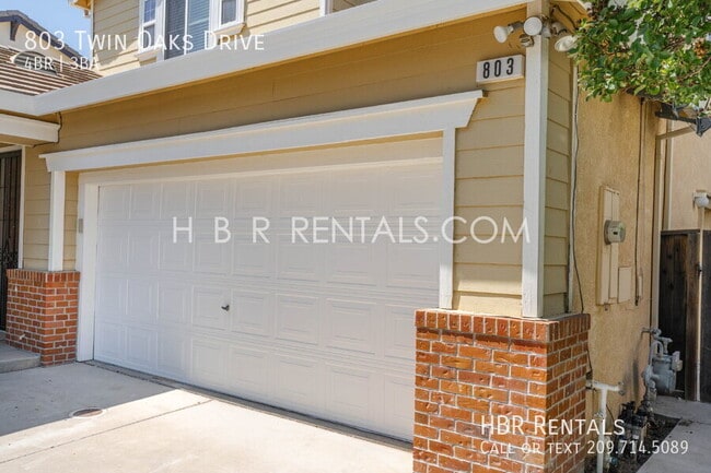 Building Photo - 803 Twin Oaks Dr