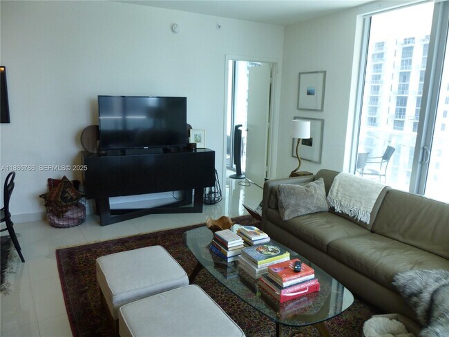 Building Photo - 1100S S Miami Ave