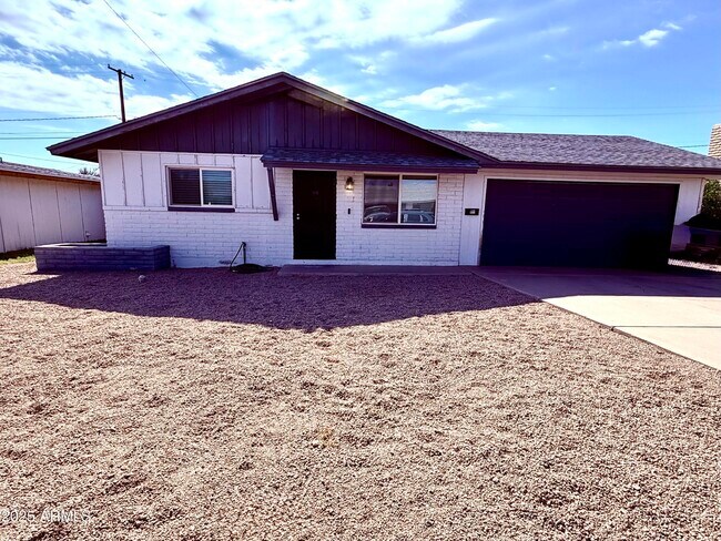Building Photo - 937 N Wedgewood Dr