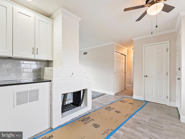 Building Photo - 10 Blue Ridge Dr