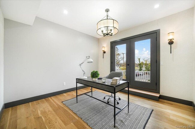 Building Photo - 260 W Main St