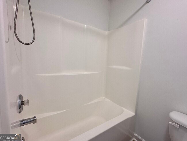 Building Photo - 728 Skyview Dr NE