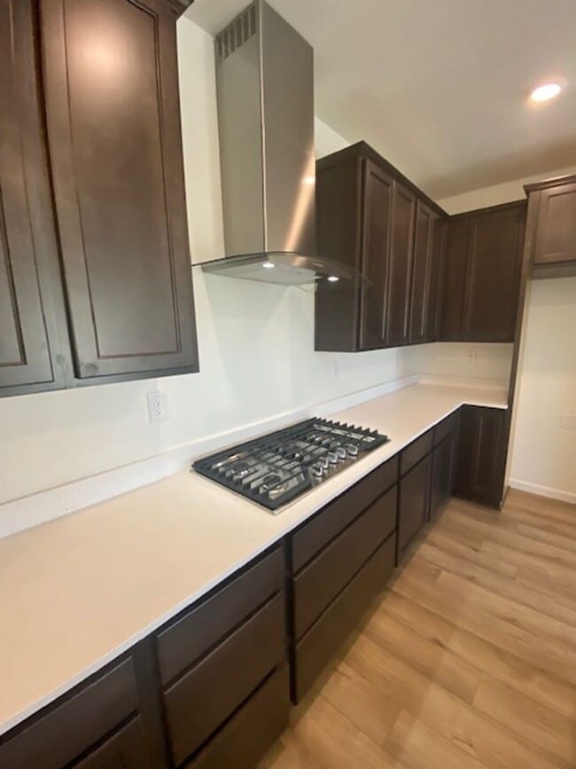 Building Photo - Solar Pet Friendly Single Story Home in Fo...
