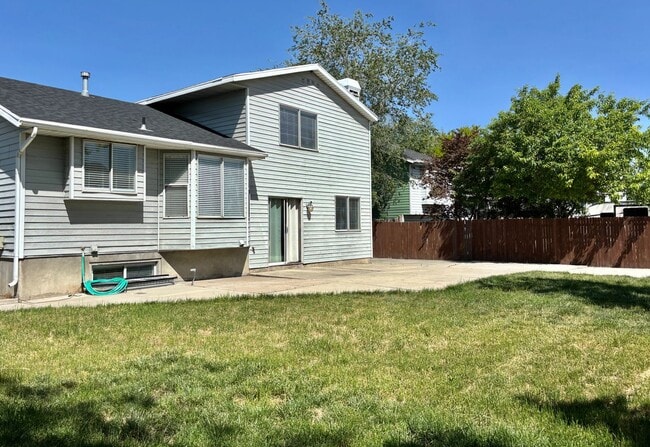 Building Photo - Awesome Salt Lake Home Near Airport!
